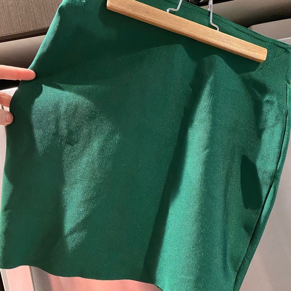 Two Piece Emerald Green Outfit - Picture 9 of 9